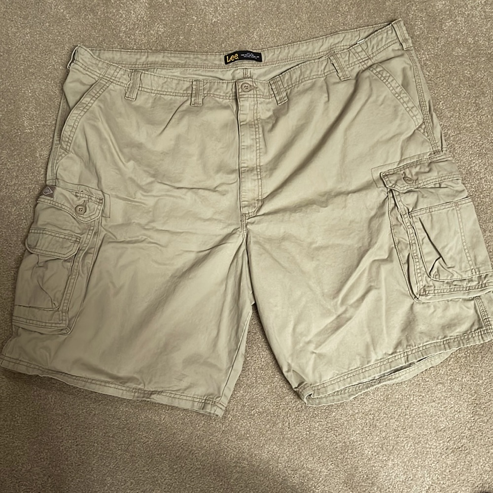 Lee performance series extreme motion lightweight cargo shorts size 54